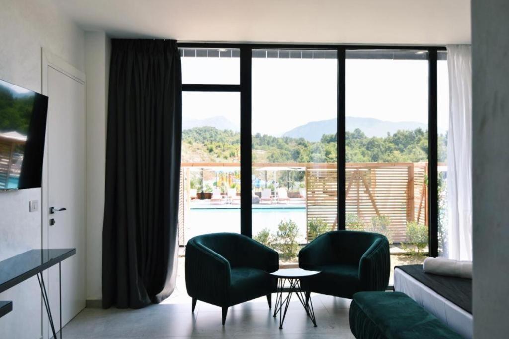Equos Resort Hotel ティラナ エクステリア 写真